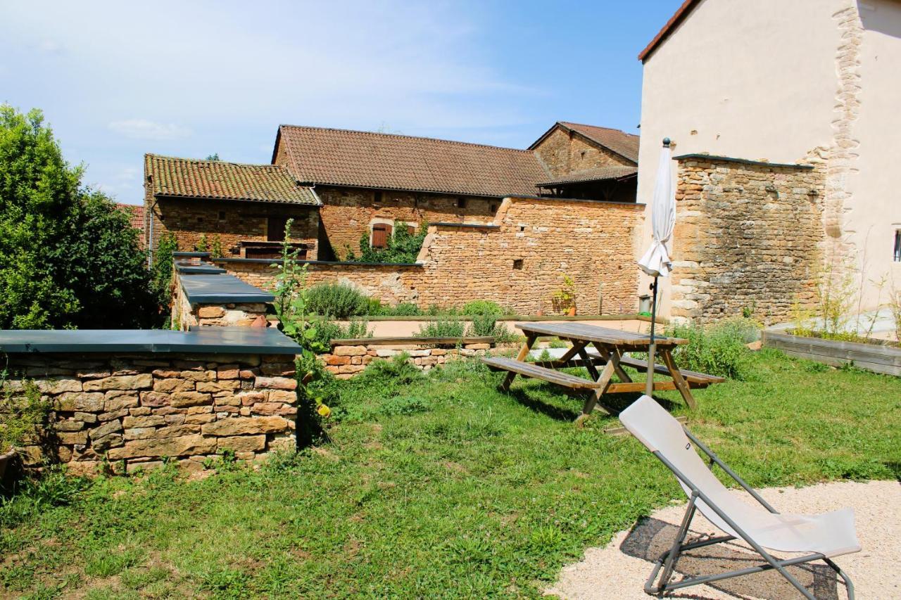 Le Clos Des Pierres Rouges Burgy Esterno foto